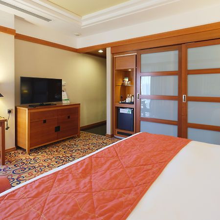 Holiday Inn Kuwait By Ihg Kuwait City Exterior foto