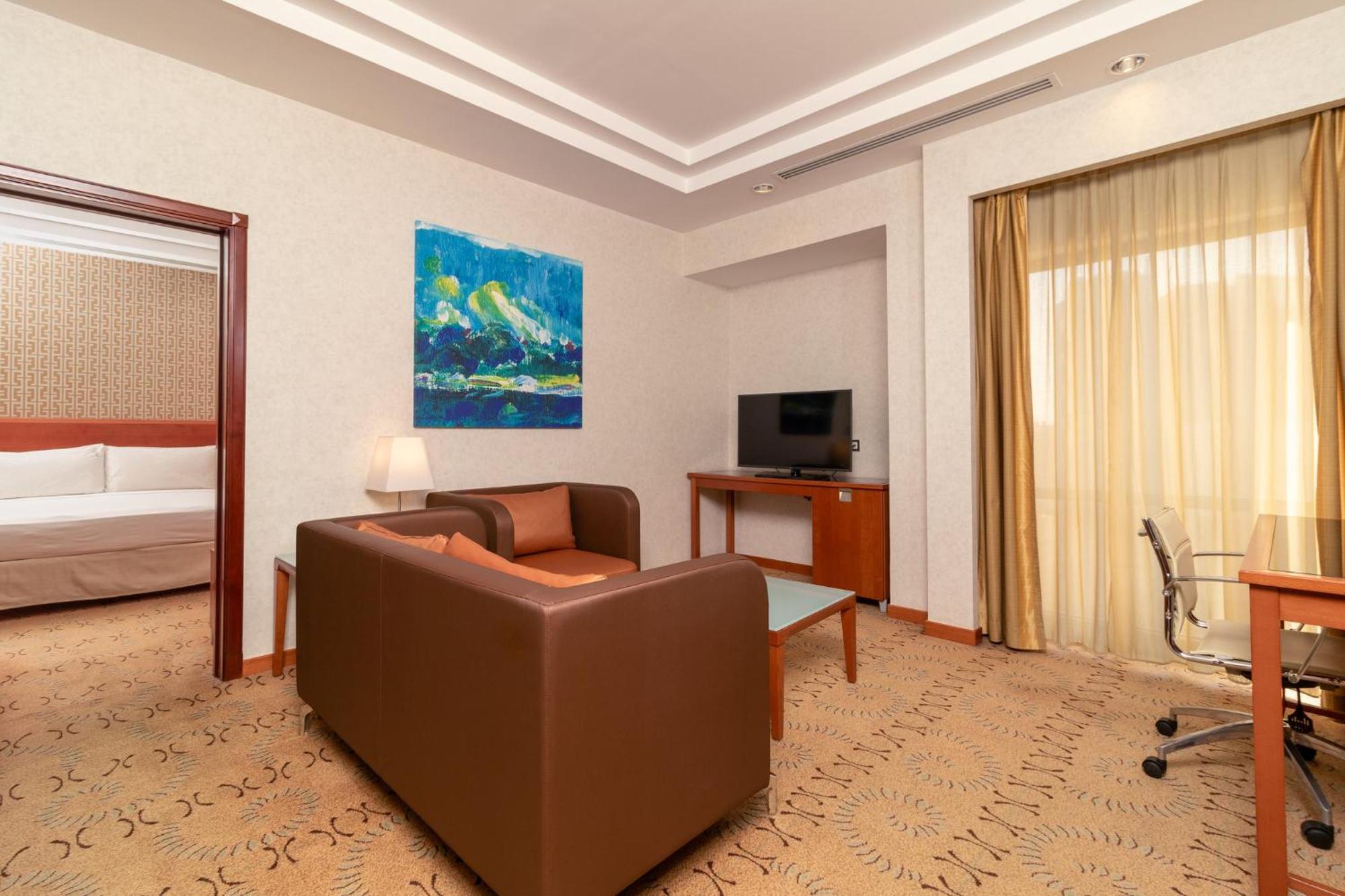 Holiday Inn Kuwait By Ihg Kuwait City Exterior foto