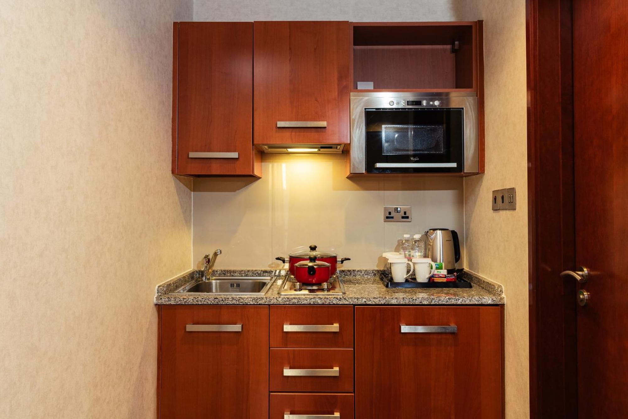 Holiday Inn Kuwait By Ihg Kuwait City Exterior foto