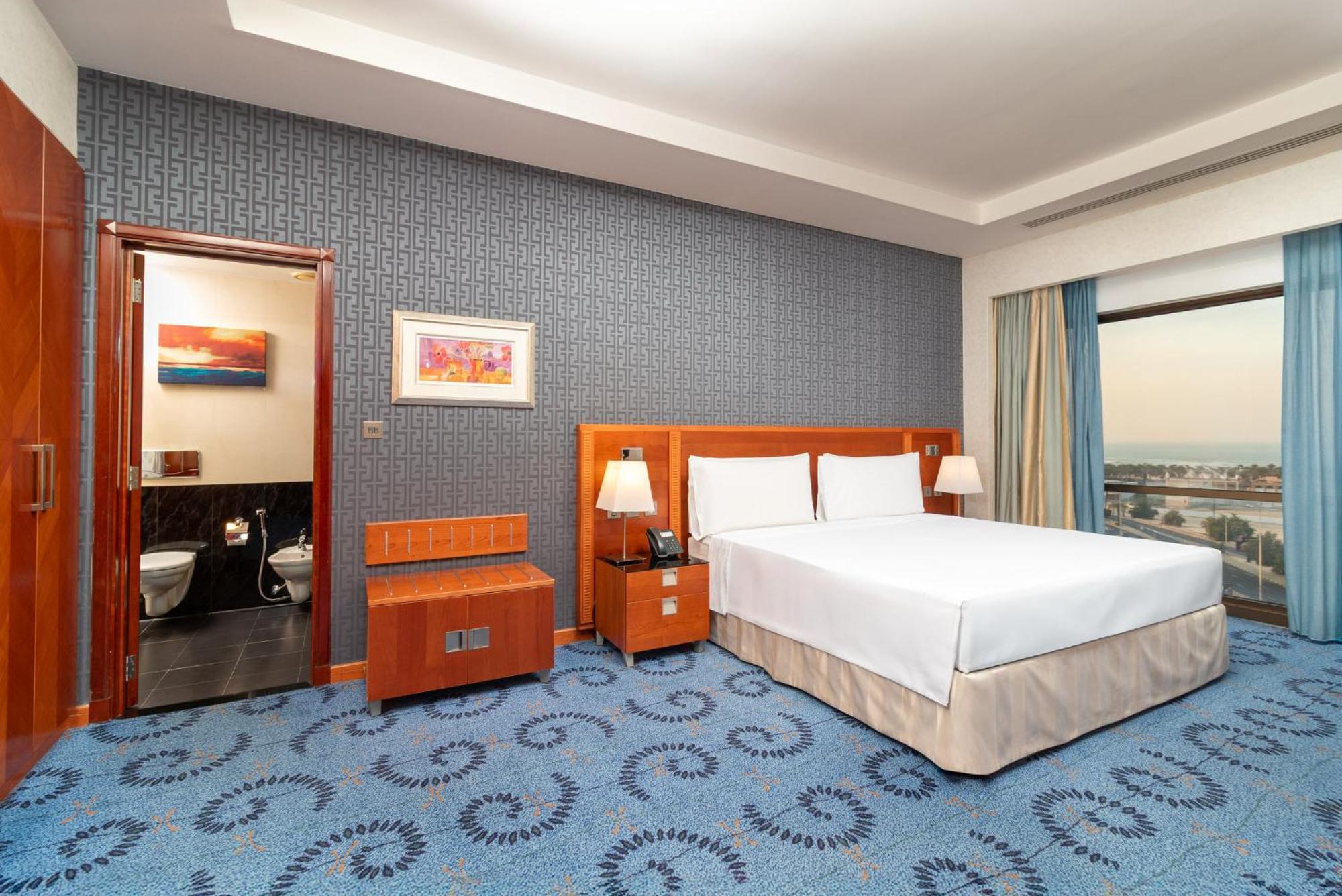Holiday Inn Kuwait By Ihg Kuwait City Exterior foto