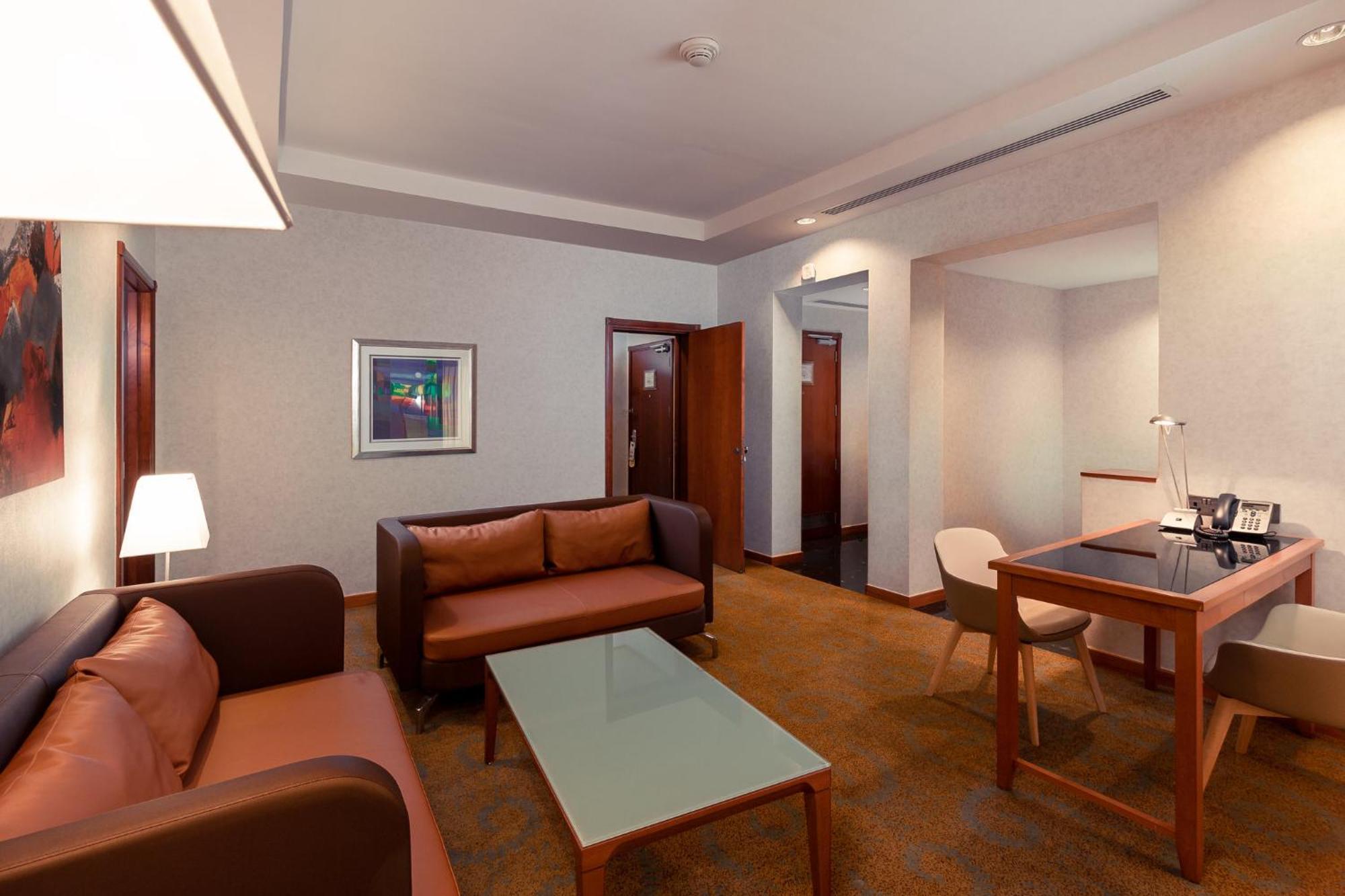 Holiday Inn Kuwait By Ihg Kuwait City Exterior foto